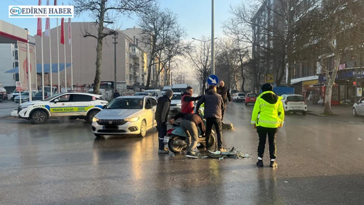 Motosiklet yola savruldu, sürücüsü yaralandı
