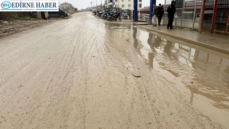 Sultan Çelebi öğrenci yurdu çevresi çamura teslim