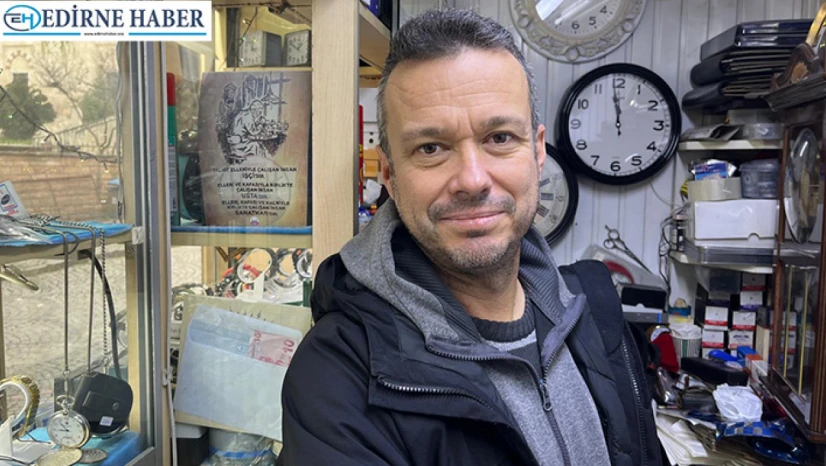 29 yıldır aynı dükkânda saatçilik yapıyor