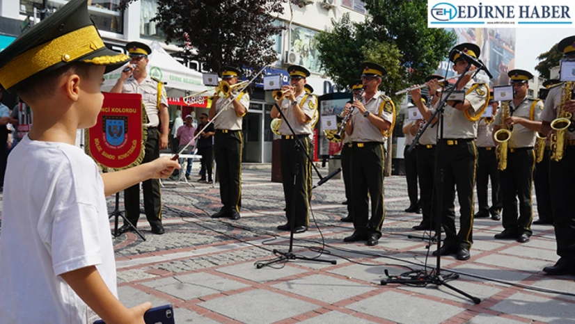 5'inci Kolordu Bölge Bando Komutanlığı ekiplerinin konseri ilgiyle izlendi