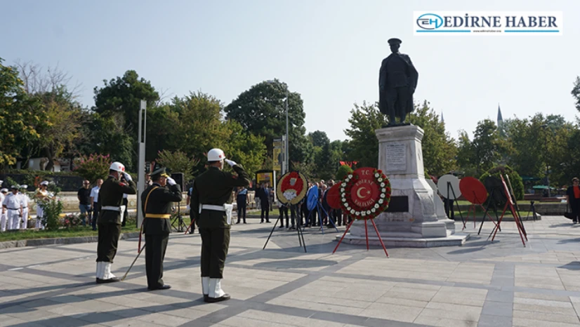 Büyük Zafer'in 101. yılı dolayısıyla çelenk töreni düzenlendi