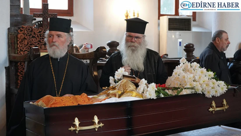 Çıkrık, vasiyeti üzerine kilisenin bahçesine defnedildi