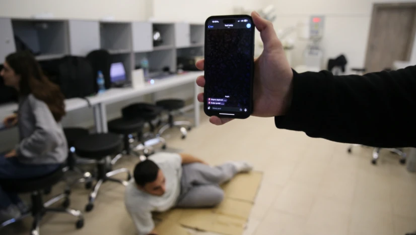 Düşmeyi algılıyor, yardım çağrısı gönderiyor