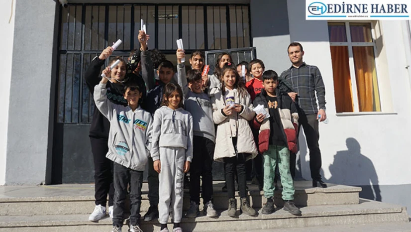 Öğrencilerden duyarlı davranış: Harçlıklarını yazdıkları mektuplarla depremzedelere bağışladılar