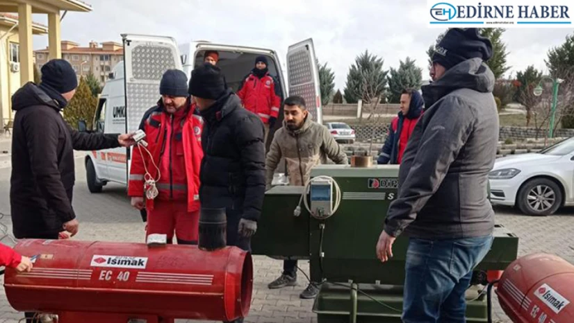 İl Sağlık Müdürlüğü'nden deprem bölgesine tıbbi ve insani yardım malzemeleri gönderildi