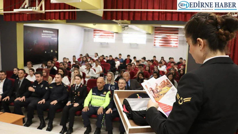 Jandarmadan lise öğrencilerine bilgilendirme