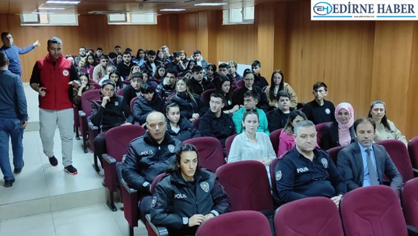 Öğrencilere güvenli yaşam ve iletişim semineri verildi