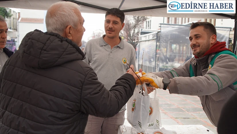 Orman İşletmeden vatandaşlara ıhlamur fidanı hediyesi