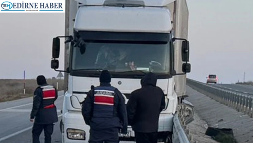 TIR bariyerlere çarparak durabildi