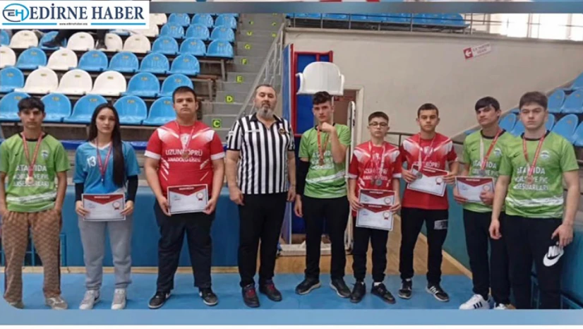 Uzunköprülü öğrencilerden bilek güreşinde büyük başarı