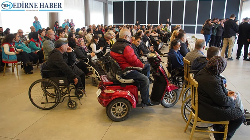 30 akülü tekerlekli sandalye sahiplerine teslim edildi