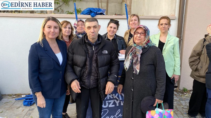 AK Parti Edirne Kadın Kolları Saraçlar Caddesi'nde Vatandaşlarla Buluştu