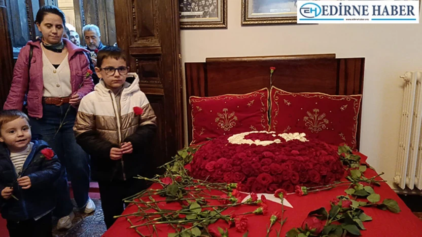 Atatürk Odası'na yoğun ilgi: Edirneliler Ulu Önder'i unutmadı