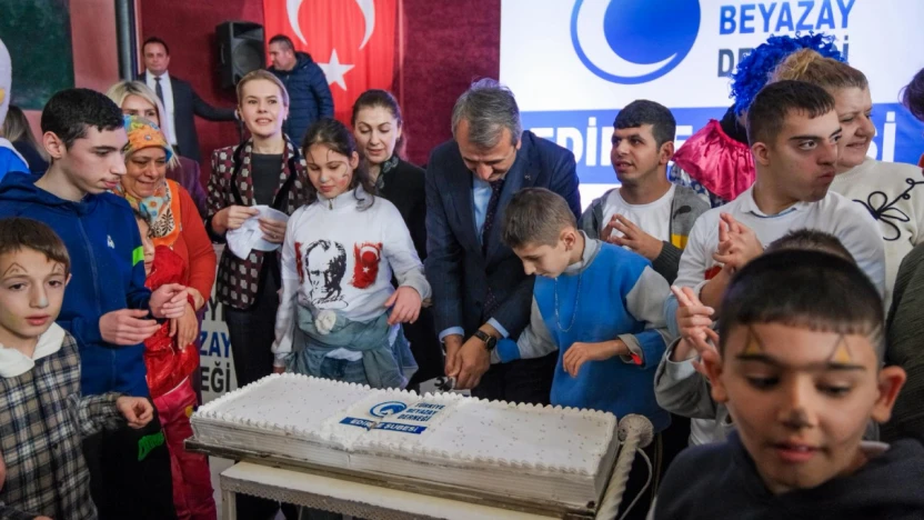 Beyazay'dan sevgi dolu yıl sonu buluşması