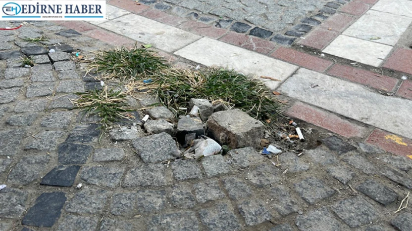 Bozuk yollar tamir edilmeyi bekliyor