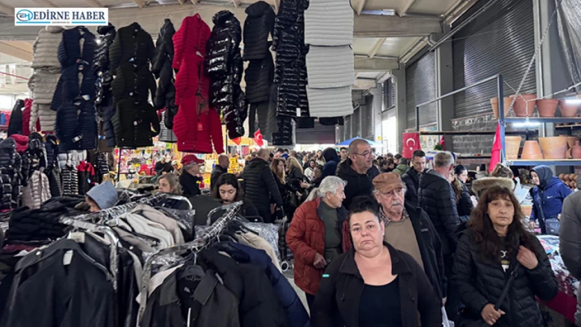 Cumartesi Pazarı en kalabalık günlerinden birini yaşadı