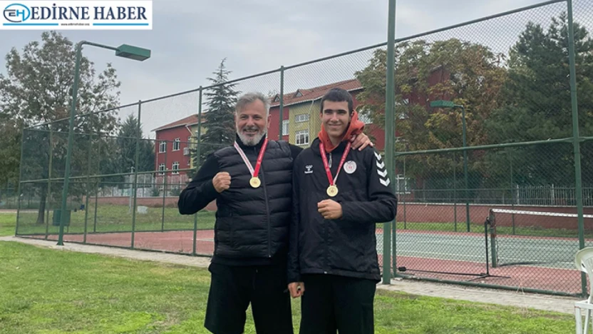 Cumhuriyet Coşkusu Kortlarda