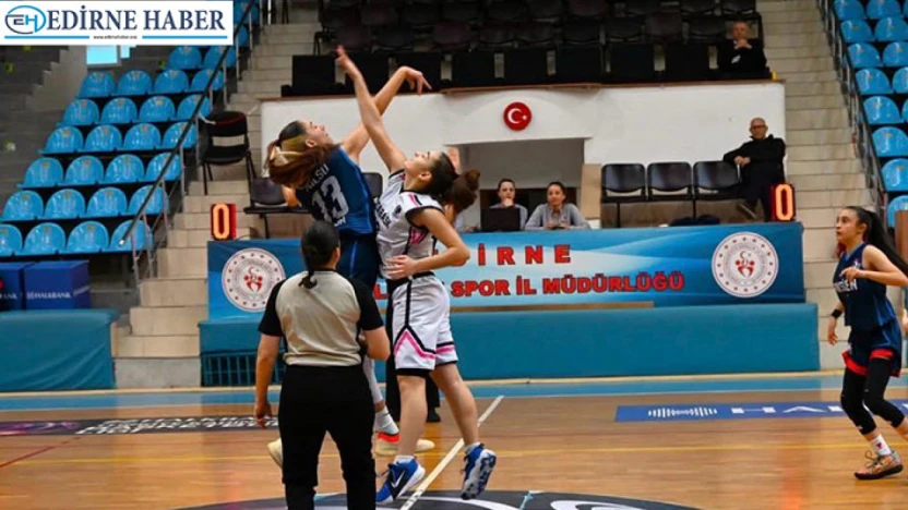 Edirne'de U-14 Kızlar Bölge Şampiyonası müsabakaları yapılıyor