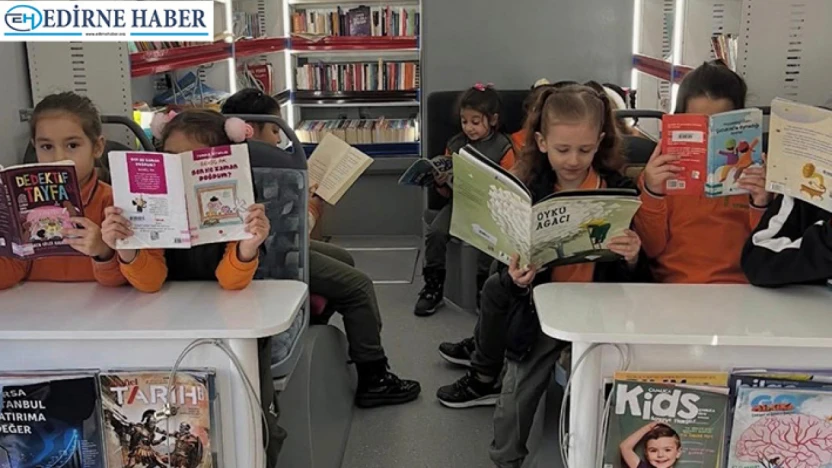 Gezici kütüphane öğrencileri kitapla buluşturuyor