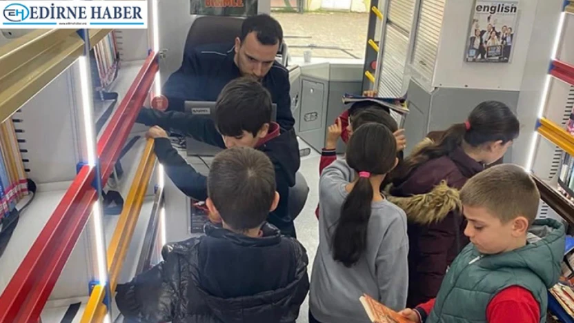 Gezici Kütüphane Tayakadın'da öğrencilerle buluştu