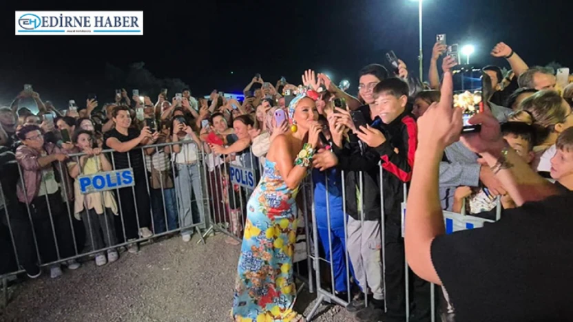 Gülben Ergen Edirne'deki festivalde sahne aldı