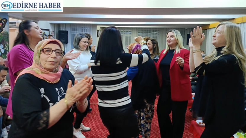 Huzurevinde geleneksel sıra gecesi renkli görüntülere sahne oldu