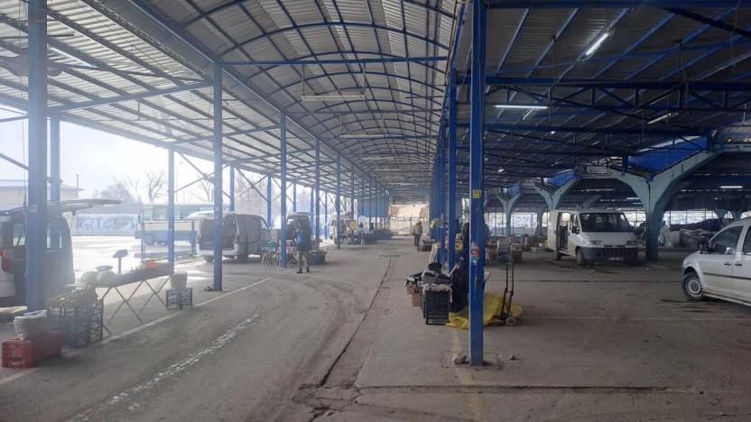 Kar ve ayaz pazara engel oldu