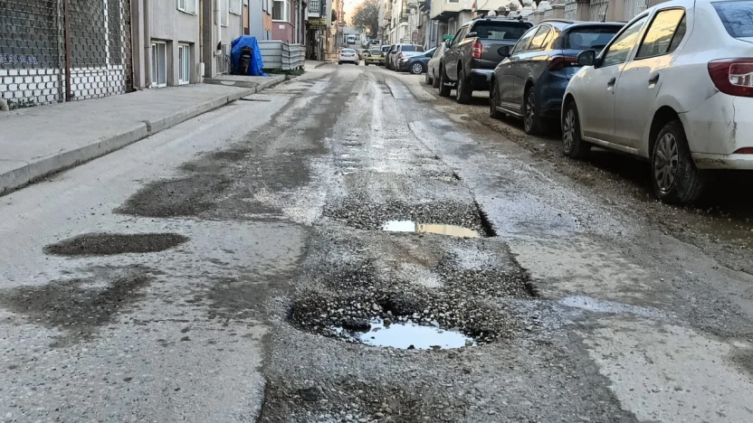 Kazıldı, bırakıldı: Kaleiçi'nde sabır taştı