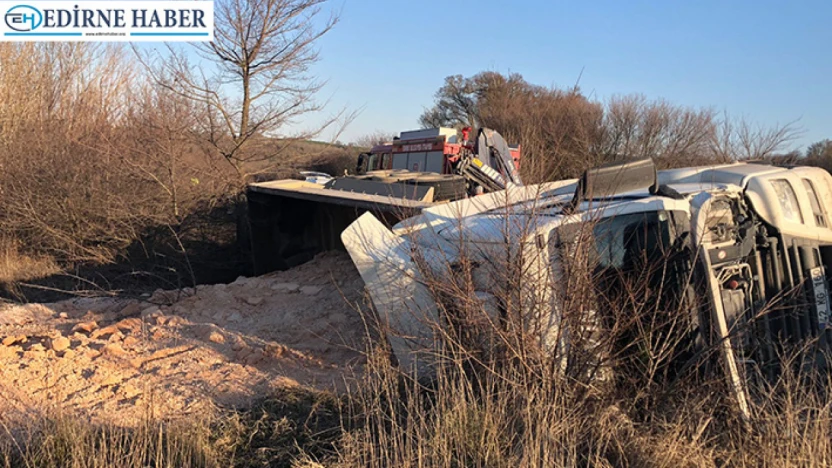 Korkutan kaza! Tır sürücüsü yaralandı