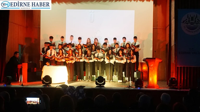 Lise öğrencilerinden Öğretmenler Günü'ne özgü oratoryo gösterisi