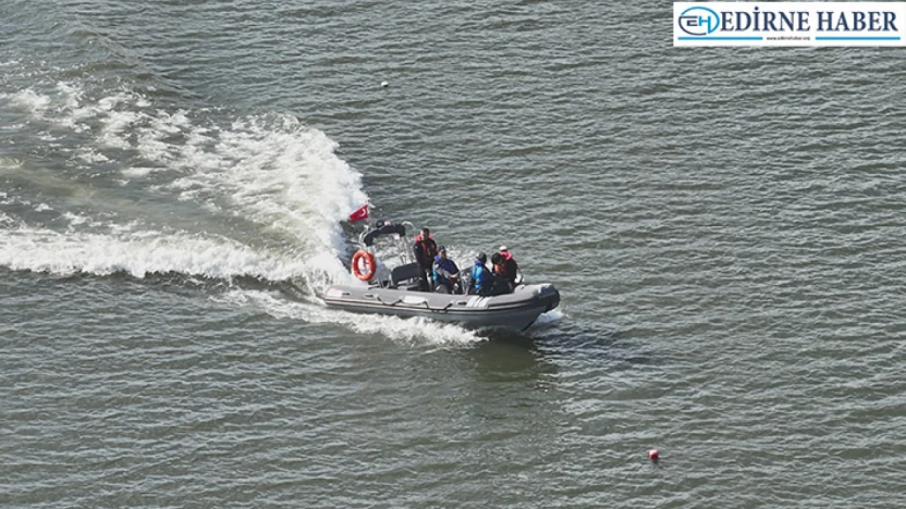 Meriç Nehri'nde zodyak botla sınır devriyesi