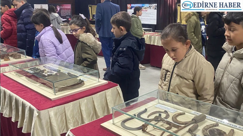 Öğrenciler Çanakkale Gezici Müzesi'ni ziyaret etti