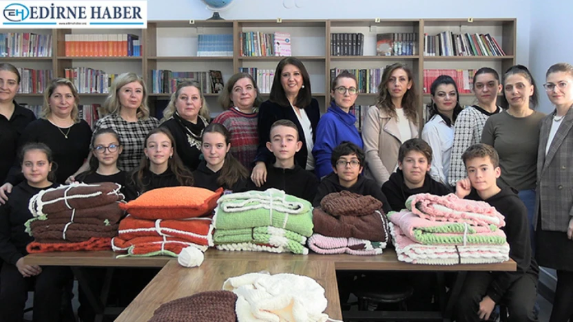 Öğrencilerden huzurevi sakinlerini duygulandıran ziyaret