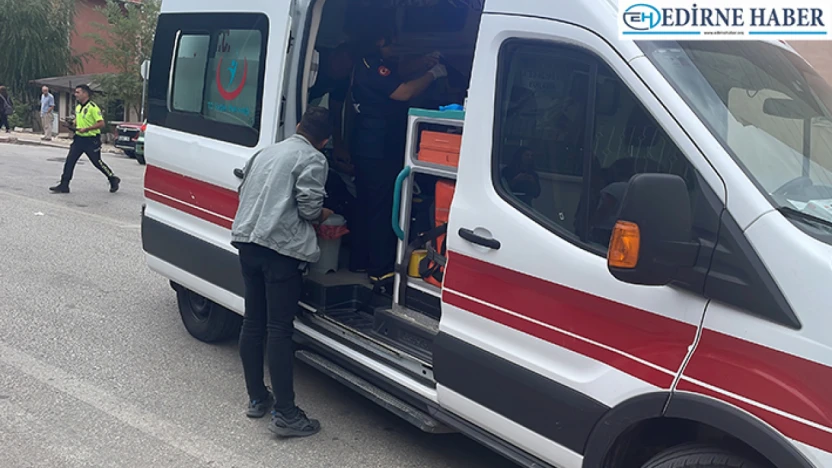 Otomobille motosikletin çarpıştığı kazada 1 kişi yaralandı