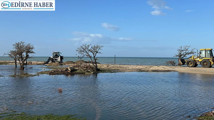 Sağanak Enez'i esir aldı: Sokaklar göle döndü