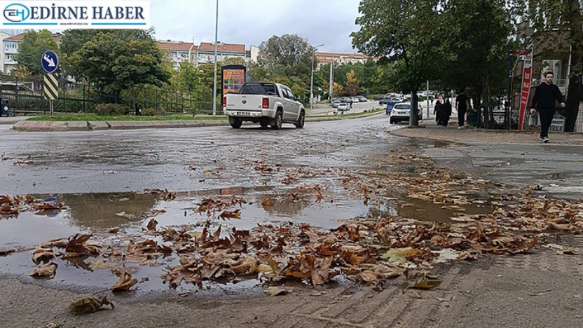 Temiz su boşa aktı, yollar göle döndü, yetkililer sessiz!