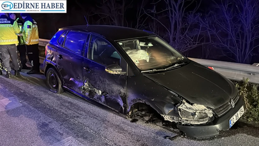 Ters yönde ilerleyen otomobil bariyerlere çarptı: 2 kişi yaralandı