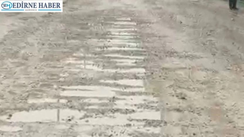 Turistik Cadde çamur ve çukurlarla anılıyor