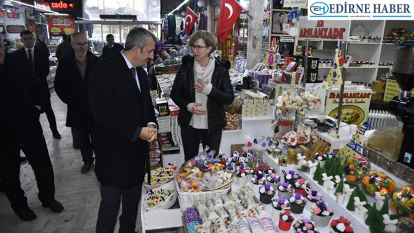 Vali Sezer Arasta Çarşısı'nda esnafla bir araya geldi