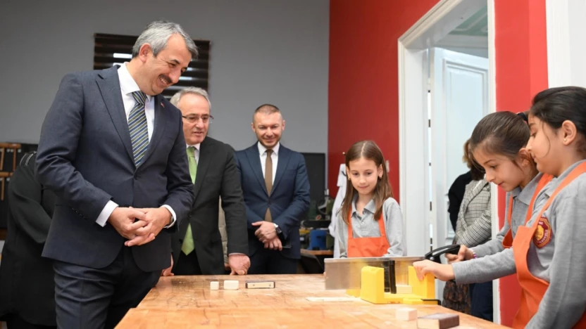 Vali Sezer, yaşam becerileri atölyelerinde öğrencilerle buluştu