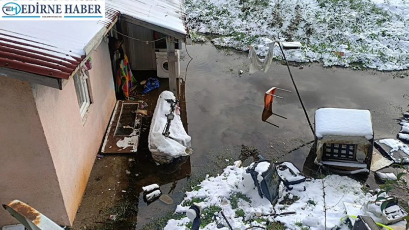 Yağmur sonrası kanalizasyon taştı, ev yaşanmaz hale geldi