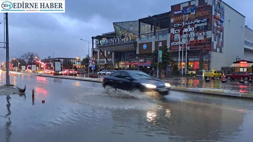Yollar göle döndü