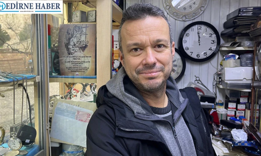 29 yıldır aynı dükkânda saatçilik yapıyor