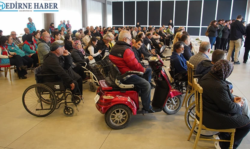30 akülü tekerlekli sandalye sahiplerine teslim edildi
