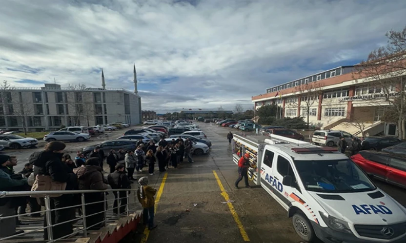 AFAD ekipleri Trakya Üniversitesi'nde afet bilincini anlattı