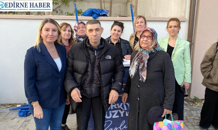 AK Parti Edirne Kadın Kolları Saraçlar Caddesi'nde Vatandaşlarla Buluştu