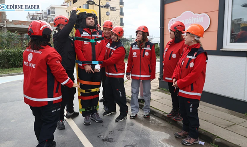AKUB üyesi öğretmenler, olası afetlere karşı hazırlıklarını sürdürüyor