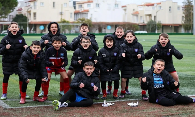 Altyapının gururu Edirne Birlik Spor, Kuşadası'nda gümüş madalya kazandı