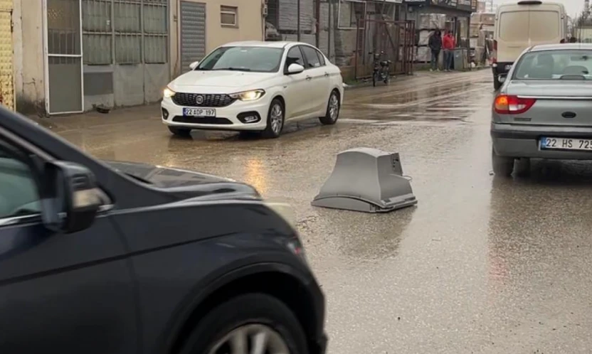 Bagaja bağlanan televizyon yola düştü