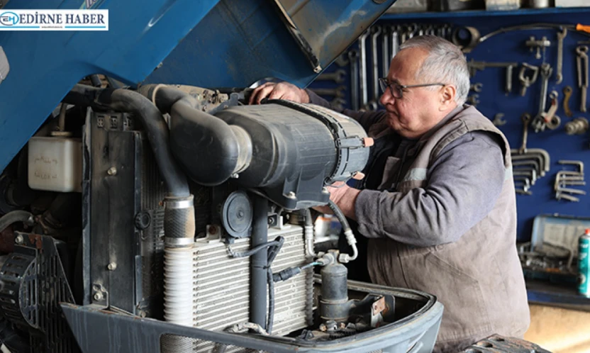Çırak olarak başladığı mesleğini 54 yıldır sürdürüyor
